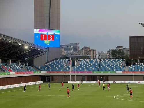 Latest company Solutions about The LED display screen on the football field